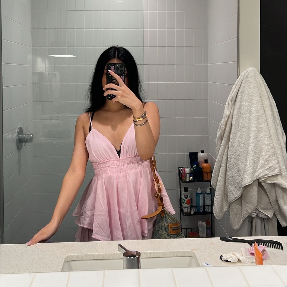 Adorable pink romper 💗